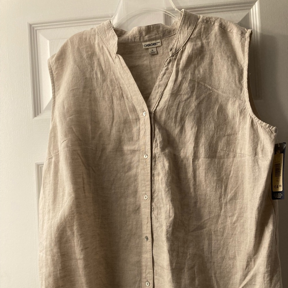 Sleeveless linen blouse